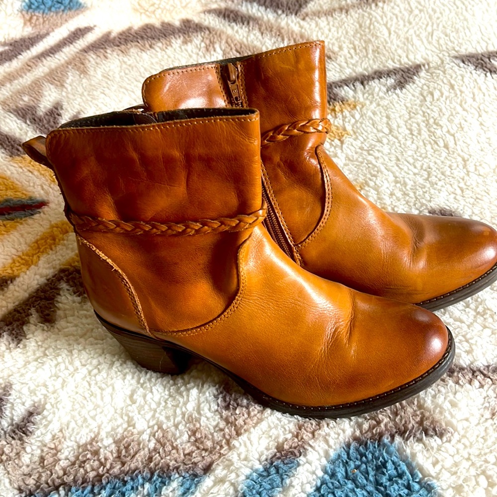 Valencia Brown Leather ladies Booties sz 38 (7.5)